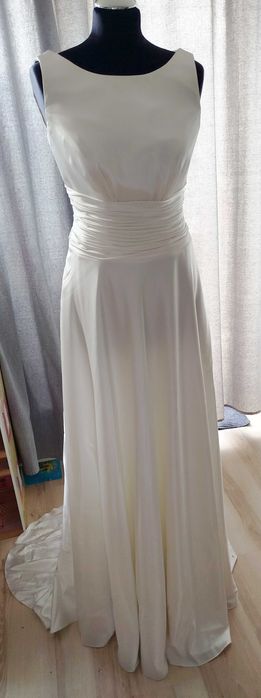 Sukienka ślubna satynowa