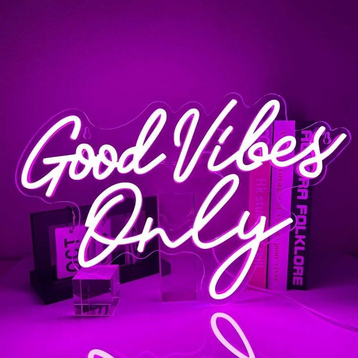 Letreiro Luminoso Néon LED em Acrílico " Good Vibes Only "