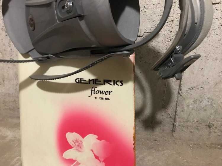 Snowboard kobiecy Generics Flower 135 cm  Austria