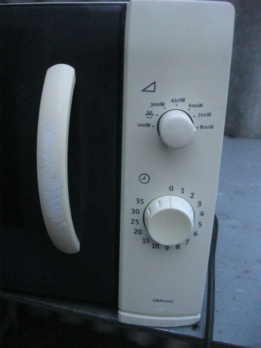 Продам микроволновку Electrolux