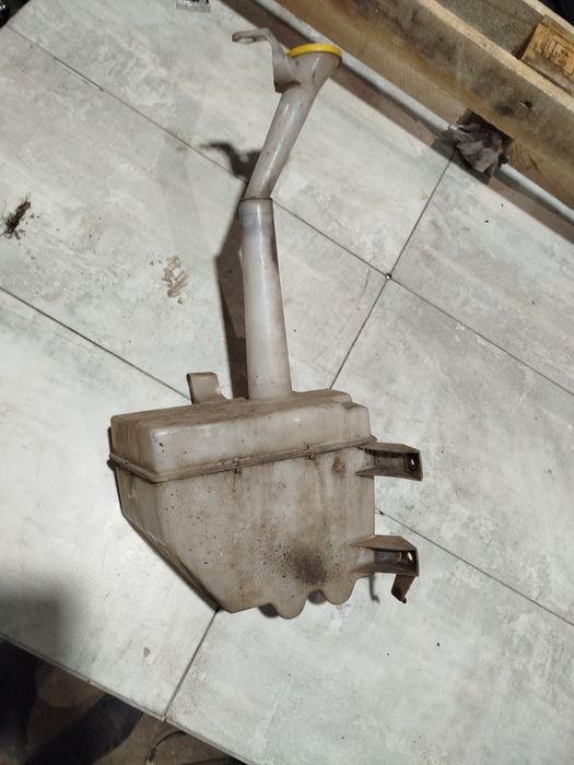 Бачок омивача бачек омывателя xtrail t30 yd22 nisan Navara