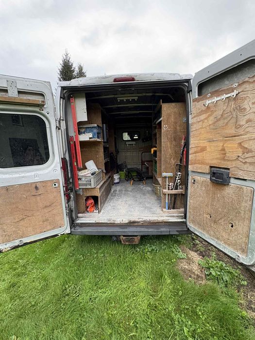 wywóz gruzu , starych mebli , elektrośmieci i innych odpadów.