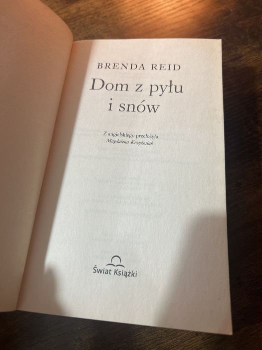 Dom z pyłów i snu Zakazana miłość