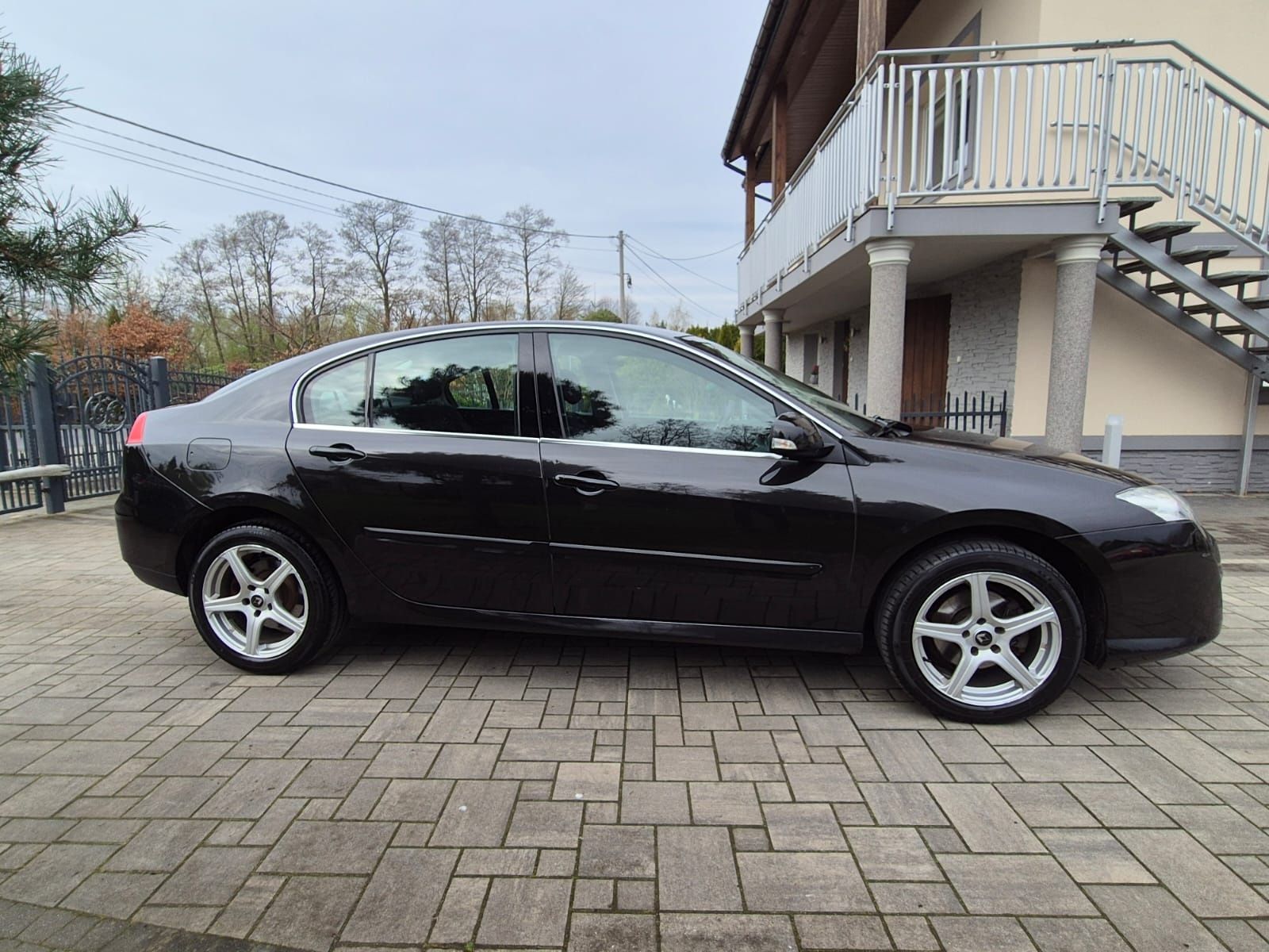 Renault Laguna 2011 · 178 121 km · 1 997 cm3