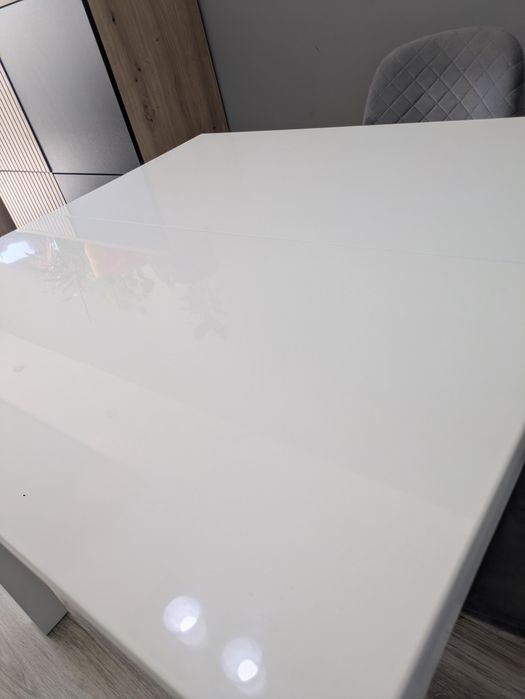 Biały stół 90x90 rozkładany w dobrym stanie