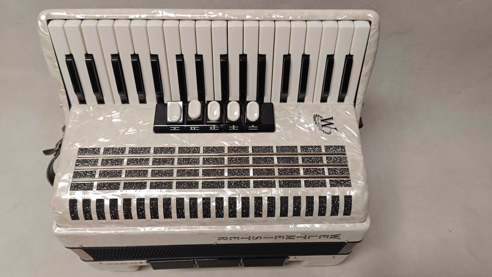 Akordeon Weltmeister Achat 72 bas