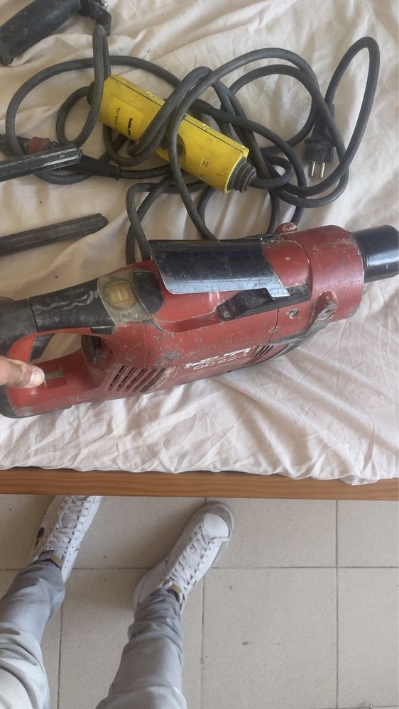 Boas vendo martelo da hilti