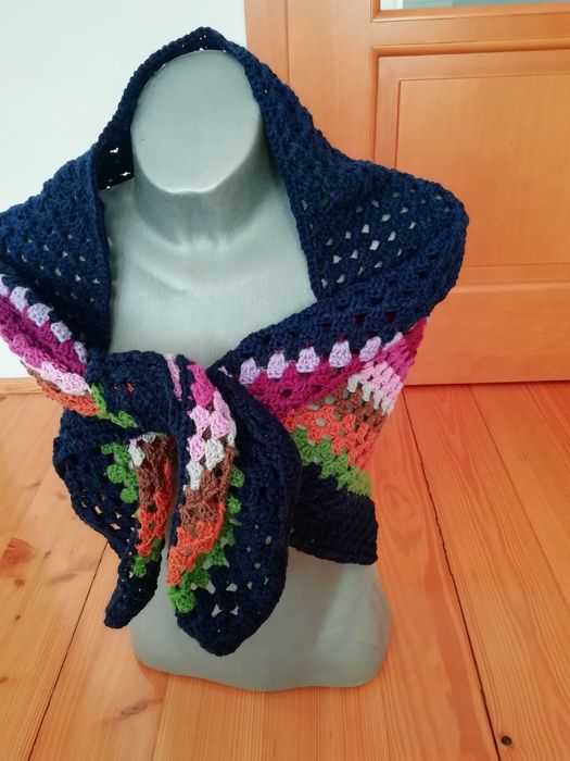 Chusta robiona ręcznie szydełkiem