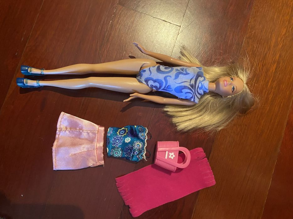 Barbie com acessórios