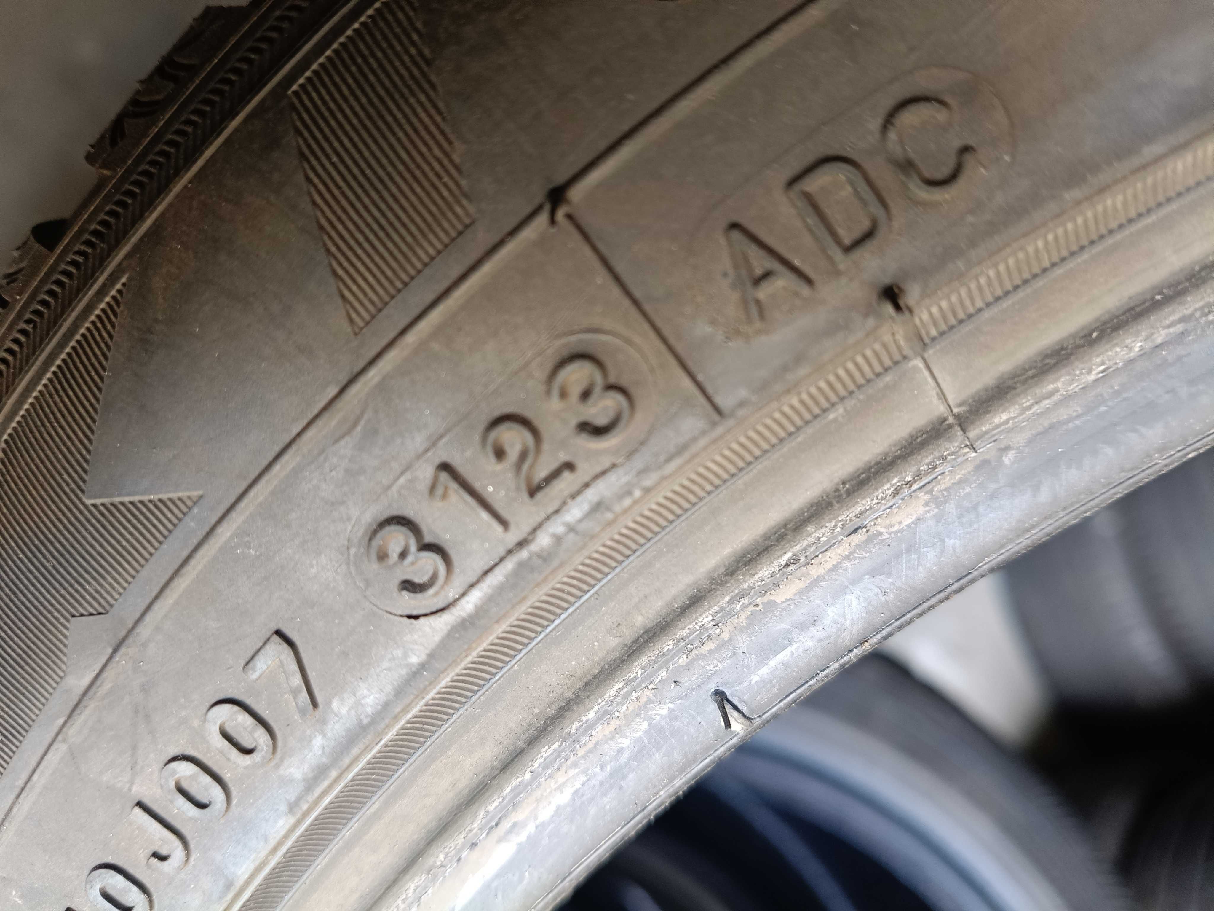 Komplet opon zimowych Maxxis Premitra Snow 235.45.18 JAK NOWE, OKAZJA