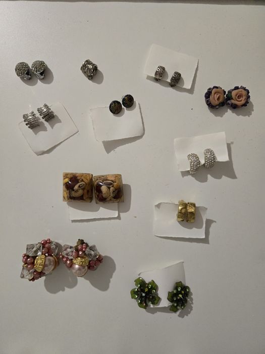 Brincos de mola de vários materiais