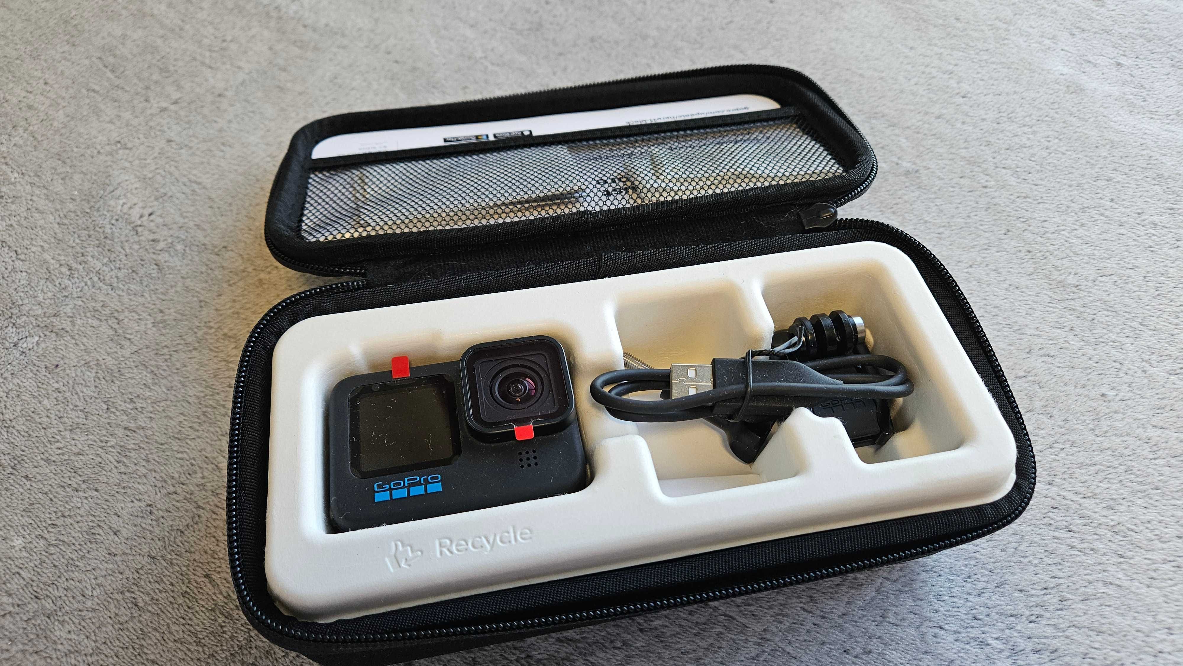 Екшн-камера GoPro HERO11 Black в стані нової та Kingston 128gb