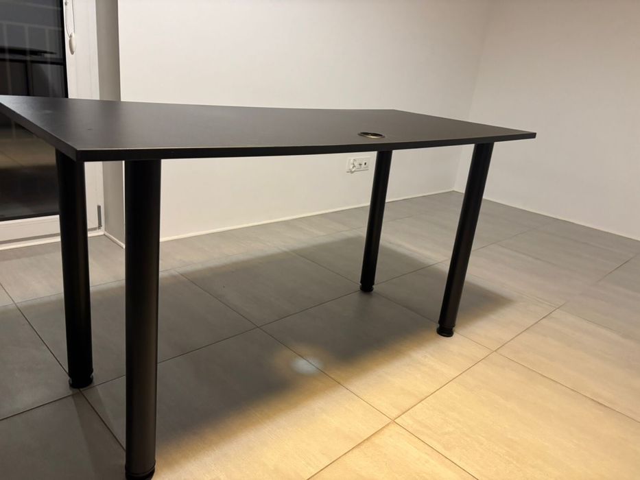 Biurka ZESTAW około 18 sztuk