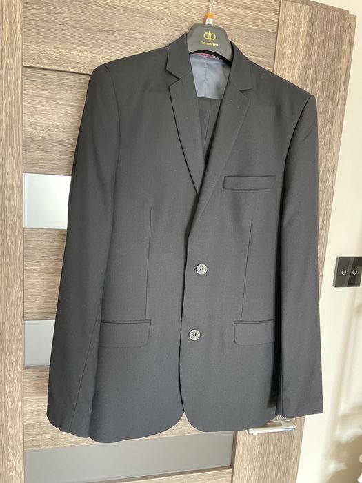 Garnitur młodzieżowy czarny. 182/92/80 Jak nowy.