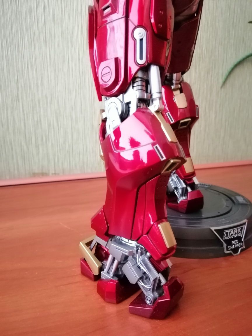 Фигурка Hot toys iron man mark 35