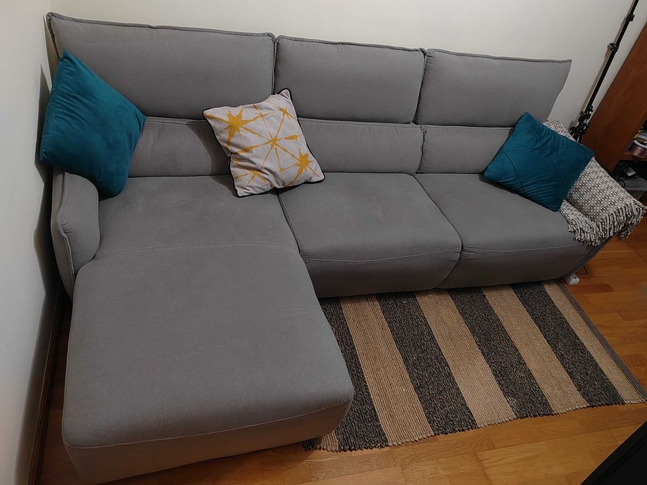 Sofá de 3 lugares com chaise-longue do lado direito