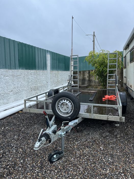 Vendo atrelado usado