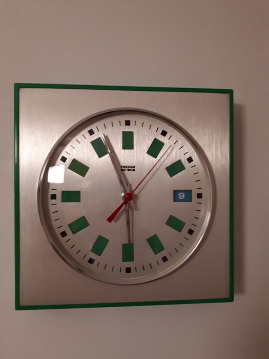 Predom-Metron zegar z datownikiem PRL vintage