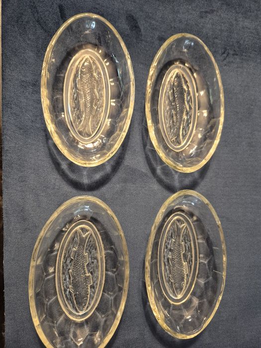 Salaterki/ sledziówki.  Komplet 4 szt