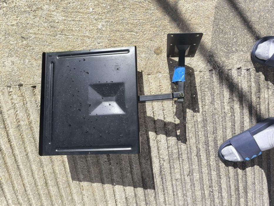 Três suportes para TV