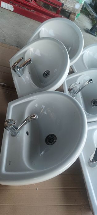 Umywalki z armatura bateria