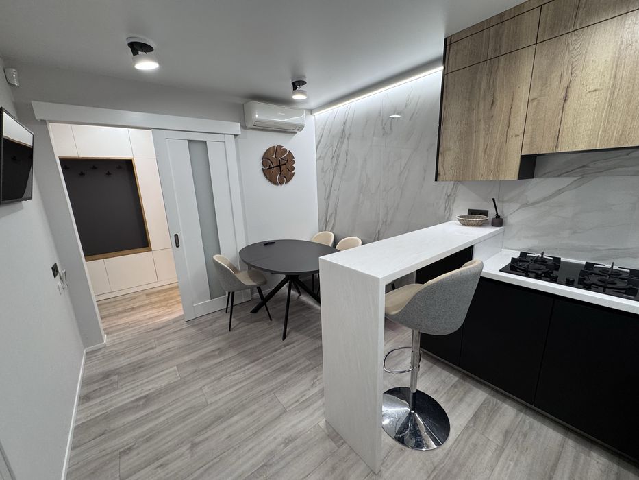 Аренда 3к.кв. Новострой 2000х, м. Центр рынок, Ул. Дмитриевская д.5.