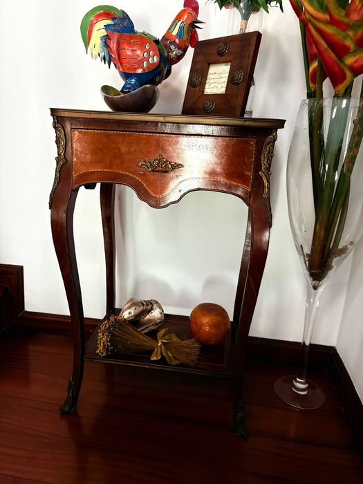 Móvel Pequeno Vintage (Madeira Nogueira)