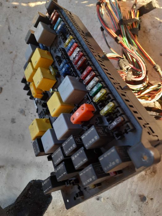 Блок запобіжників Мерседес МЛ w163 ML270 cdi дизель 2003 рік