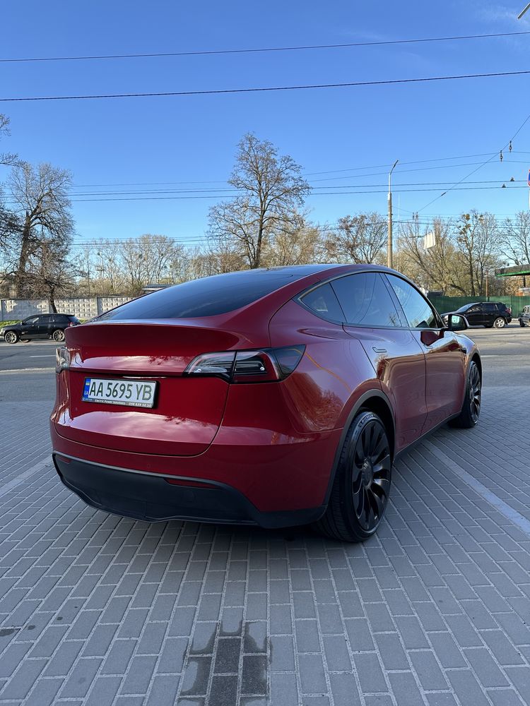 Продаж Tesla Model Y
