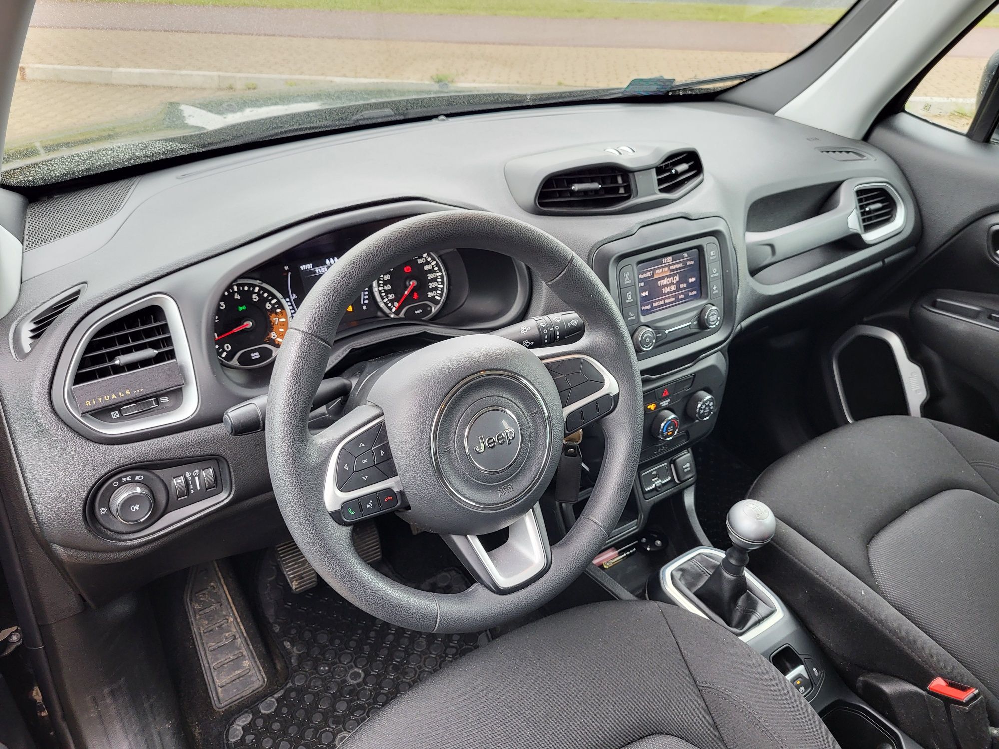 Jeep Renegade 1.6 benzyna 120 km,przebieg 37000 km Polski salon