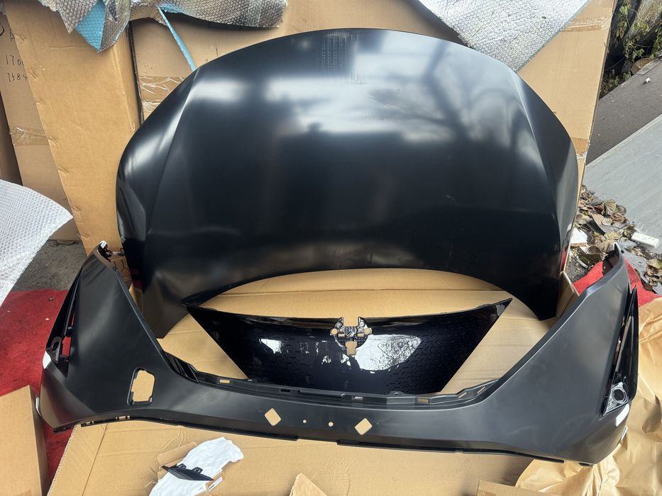 Бампер Nissan Ariya , є інші деталі