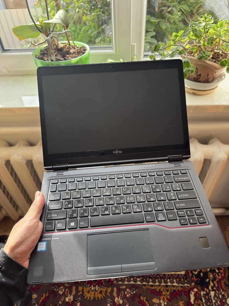 Ноубтук 2в1 Fujitsu LifeBook U729 / i3-8145U / UHD Graphics 620 / 4 ОЗ