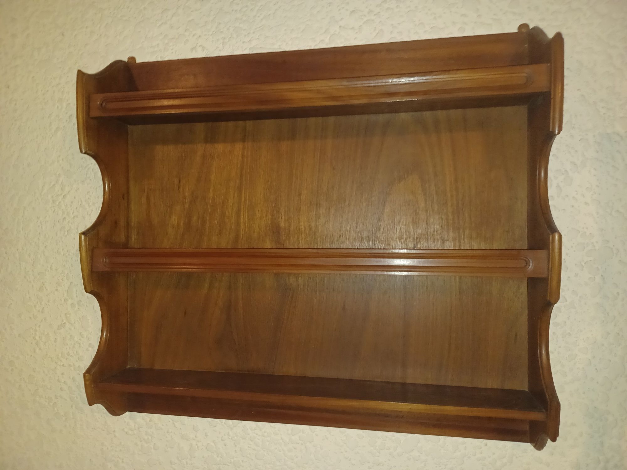 Estante de Parede de Madeira