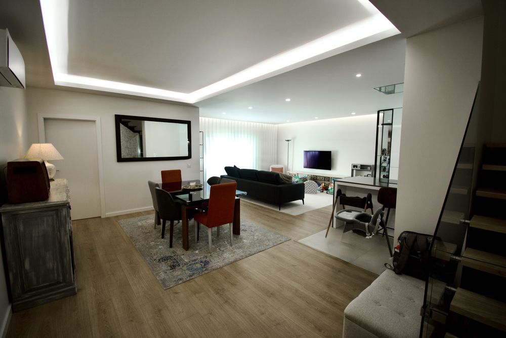 T4 Duplex Moderno em Condomínio Exclusivo com Piscina