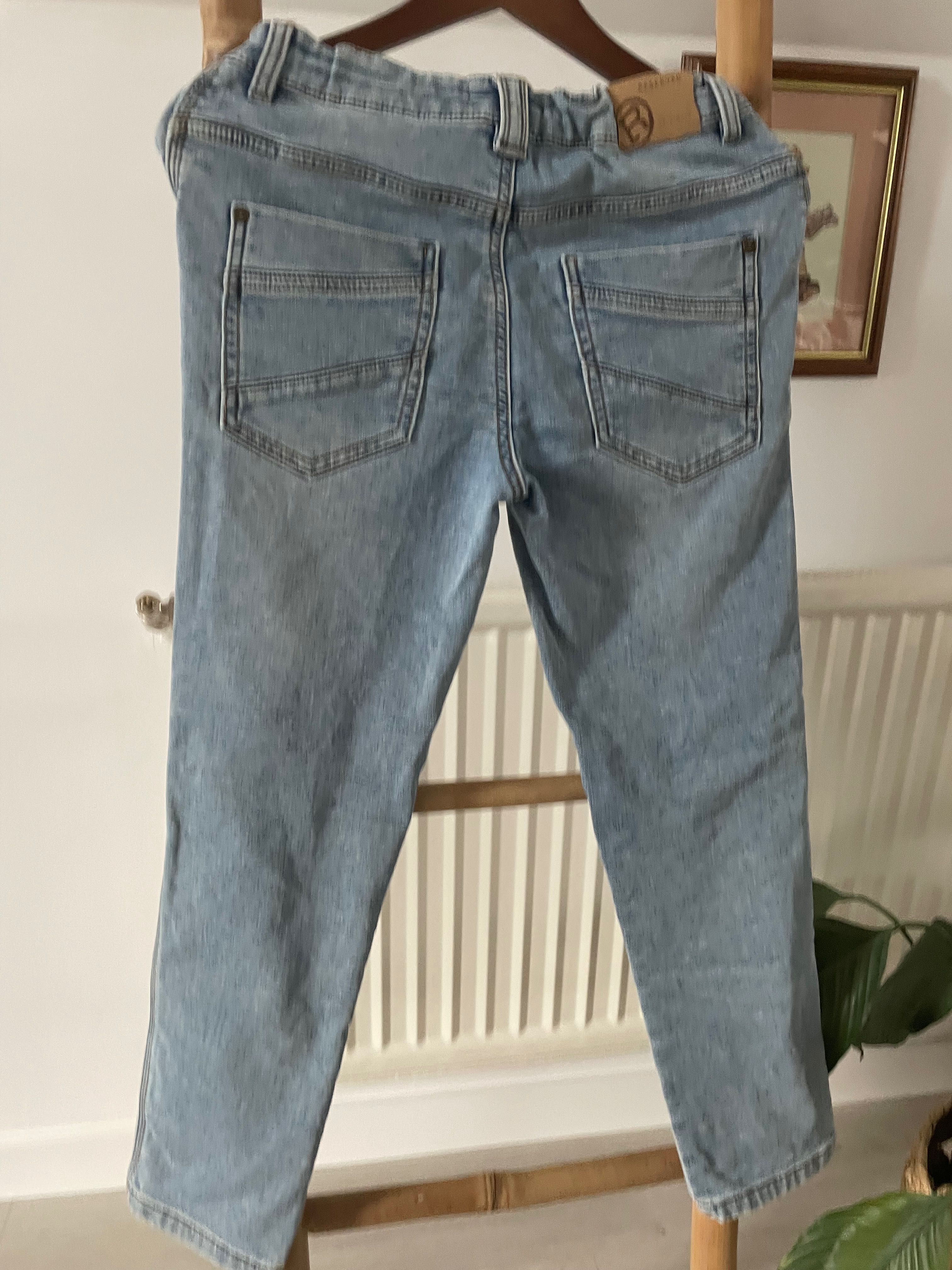 Spodnie jeans 152