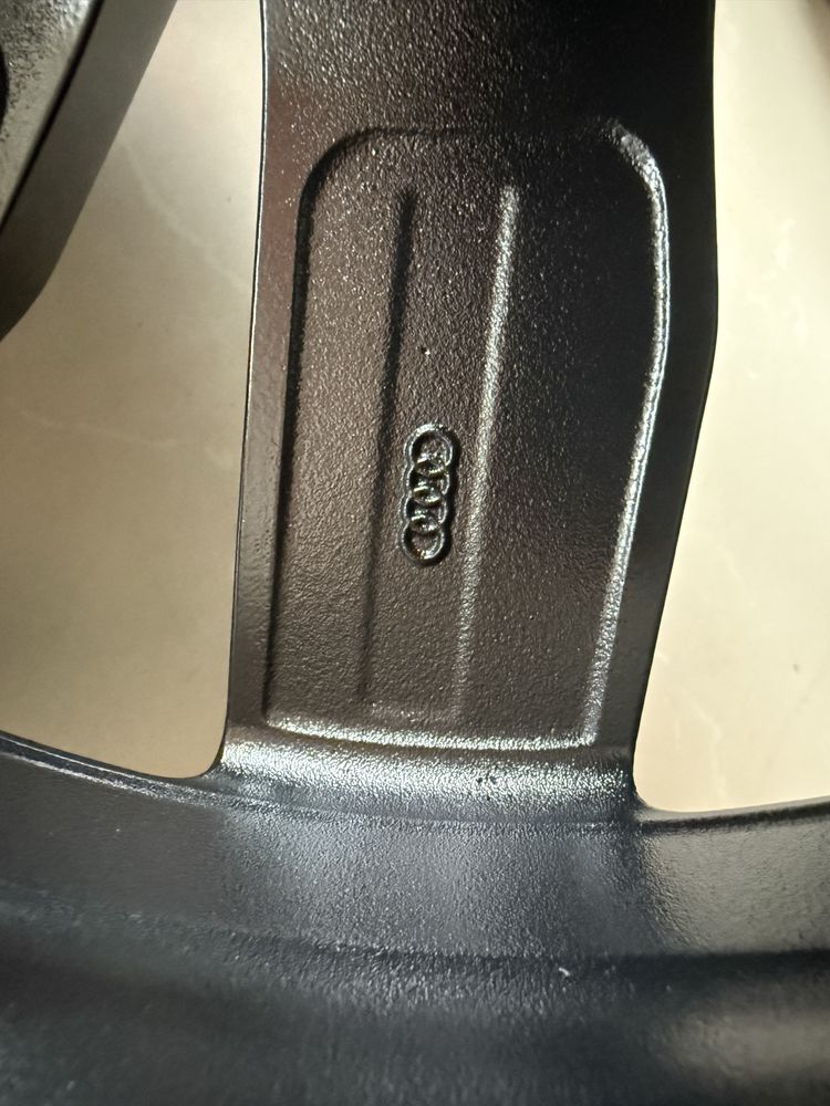 Диски оригінал Audi A6C8 R19/5/112 A6 A8 Q5 4K0601025M