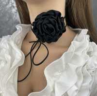 Czarny choker na szyje duża róża 8 cm naszyjnik z rzemykiem