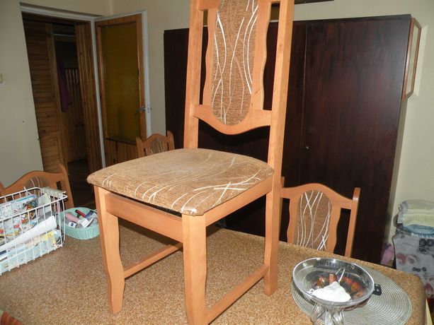 komplet krzeseł do salonu