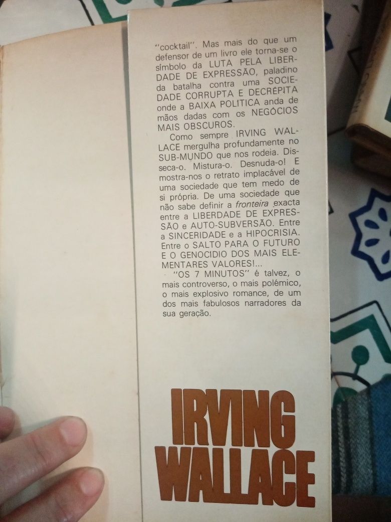 Romance os 7 minutos, Irving Wallace