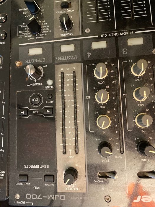 Mesa pioneer DJM 700 + 2 Leitores CDJ 900 + Prato Reloop RP 4000 MK2