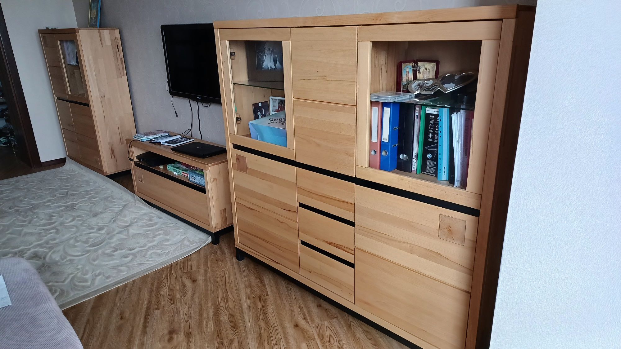 К'лен буфет вітрина тумба меблі з дерева