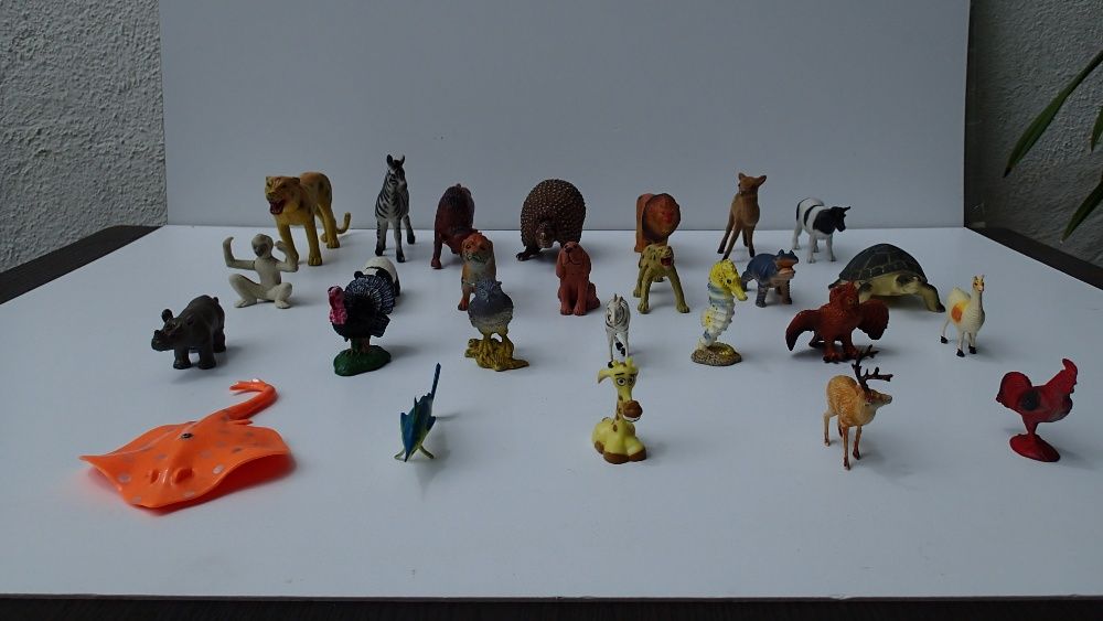 Bonecos de animais em PVC