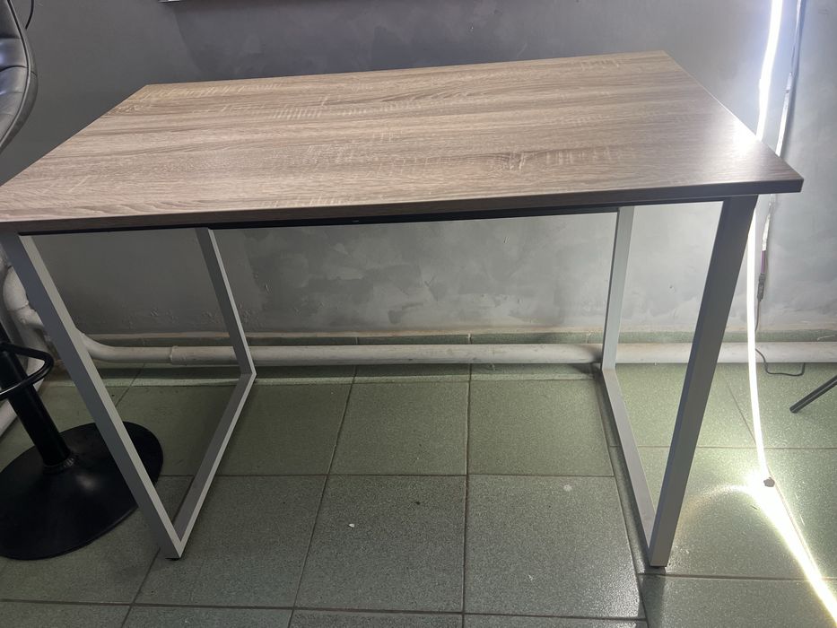 Стіл в стилі лофт