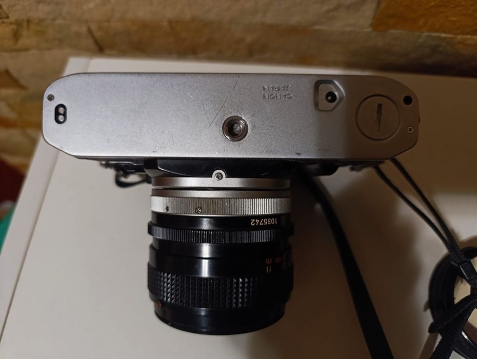 Canon AE 1 з обʼєктивом Canon Lens FD 50 mm 1:1.4 S.S.C