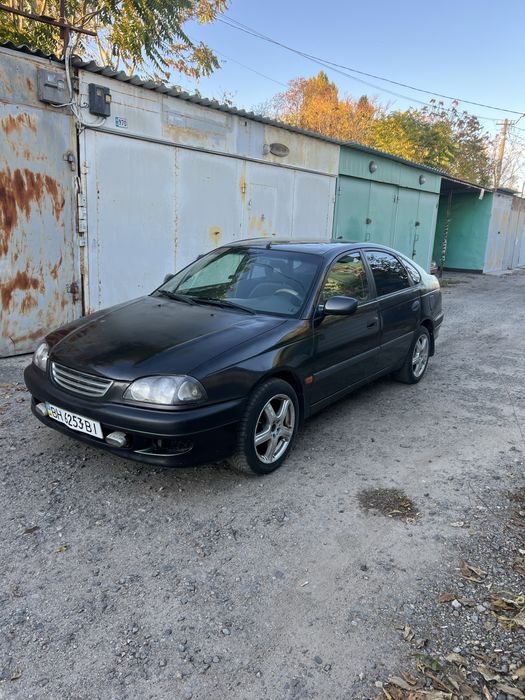Toyota avensis 1.6 benz