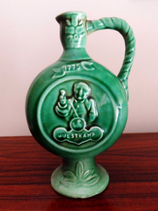 Garrafas de cerâmica antigas