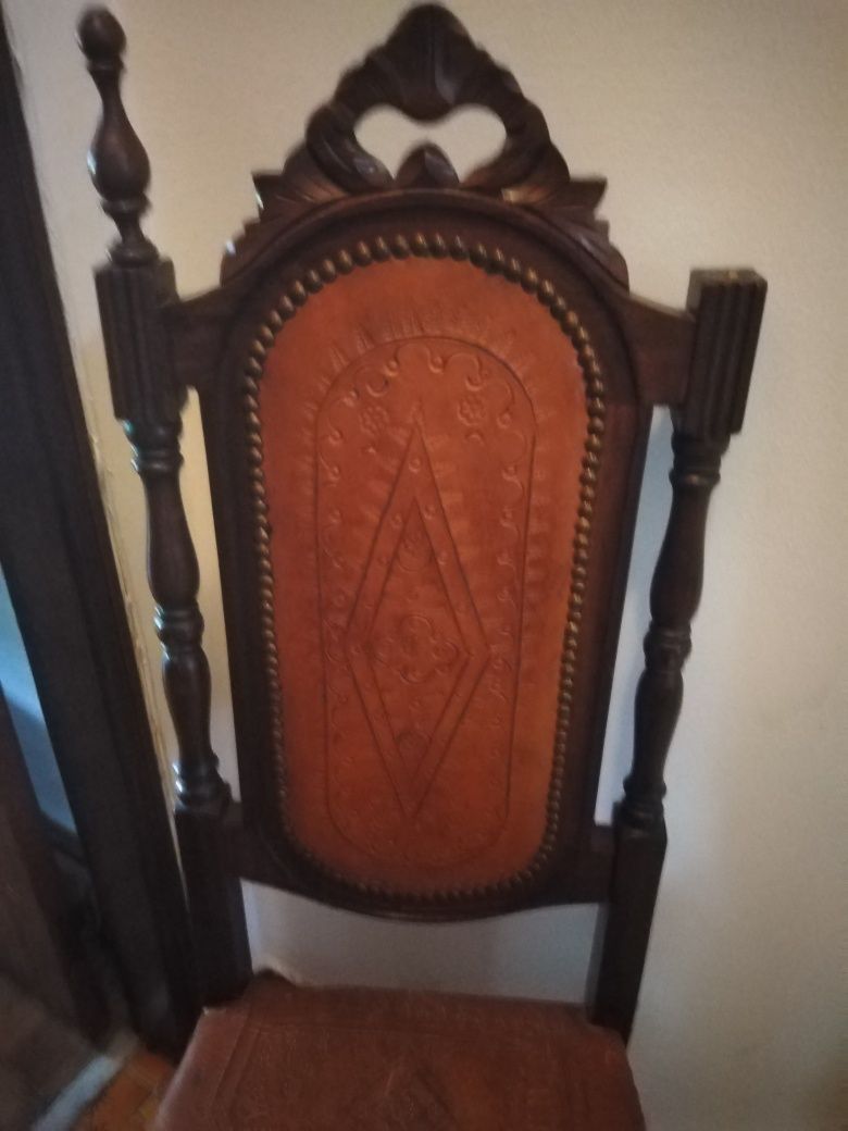 Vendo cadeiras antigas para restauro