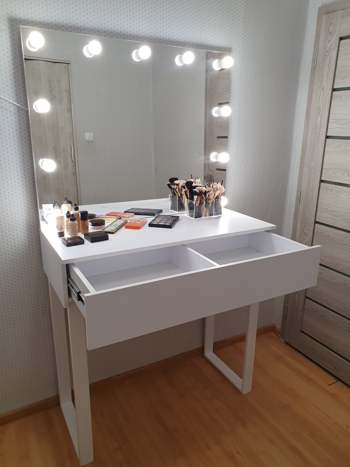 Toaletka z lustrem szer 100cm Hollywood make up do makijazu wizażu led