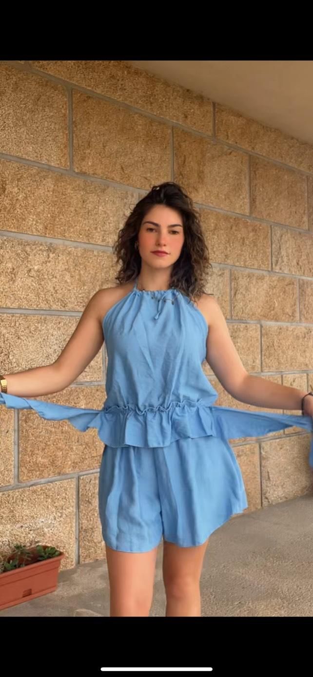 Conjunto azul com folhos