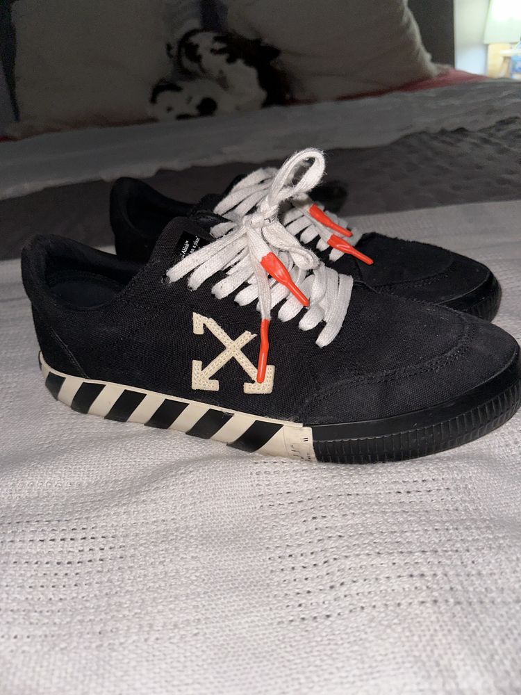 Off-white vulcanized low